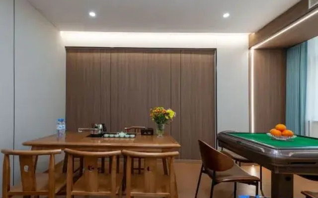 Longgang Hongmao Film Hotel