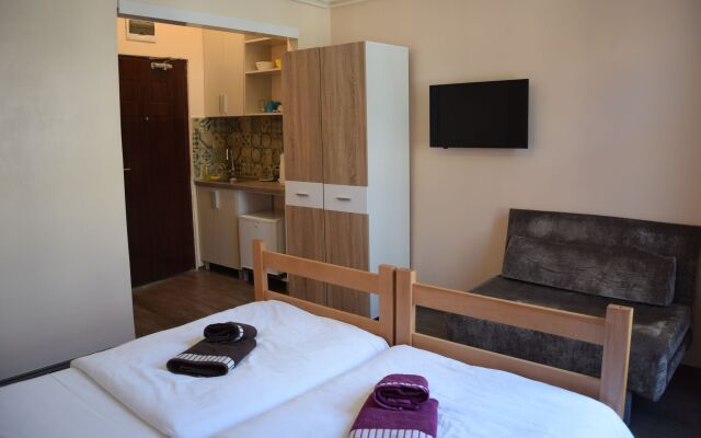 Roommates Hostel