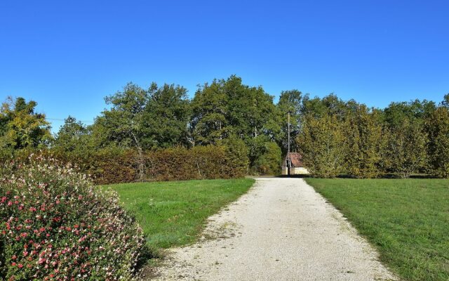 Cozy Holiday Home in Florimont-Gaumier with Private Pool