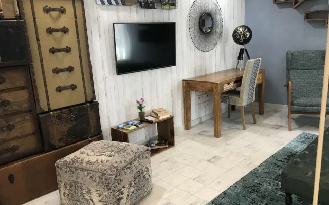 Royal Beach Hostel & Suites