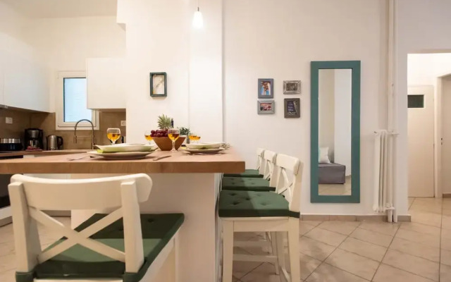 Blue Ark Comfort near Acropolis