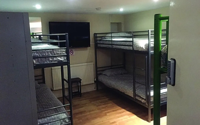 Bobby's Bunkhouse - Hostel