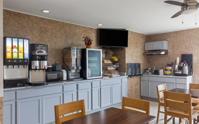 Days Inn by Wyndham Lincoln