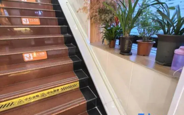 Pod Inn Hotel (Shanghai International Cruise Terminal Tongtai North Road)