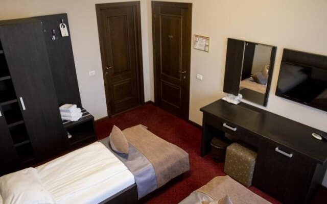 Hotel Yarus