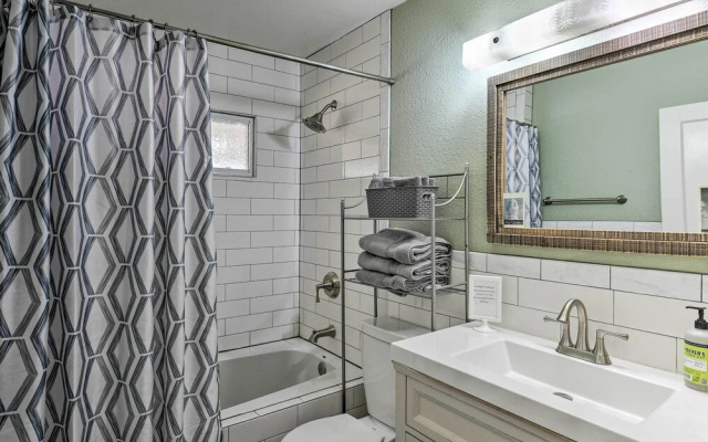 Vintage Las Vegas Oasis < 3 Mi to the Strip!