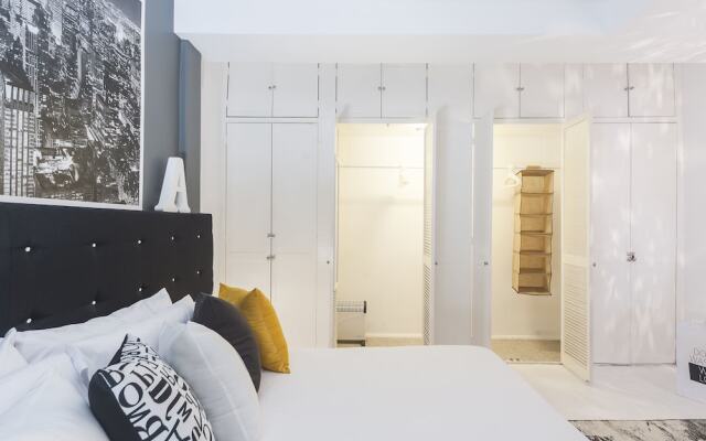 Black & White Apartment