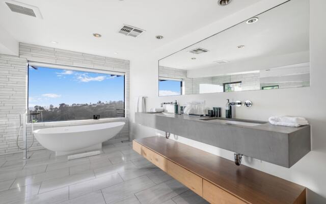 Summitridge - An Elegant Estate With Unobstructed City and Ocean Views