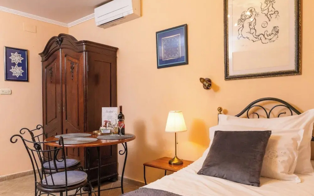 Amoret  (Private accommodation)