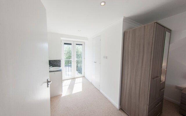 Modern 2 Storey 2-bedroom Flat , Sleeps 6