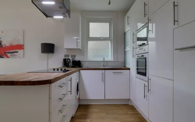 Newly-refurbed 2-bed Flat in Blackheath