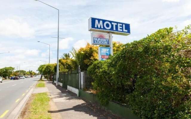 Sunset Lodge Motel