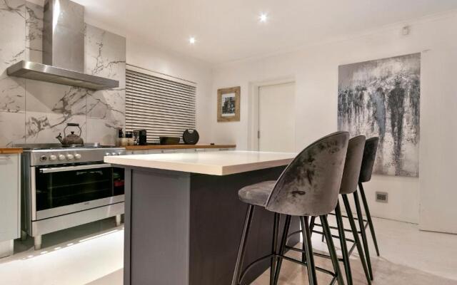 Sail Street 52 by AirAgents