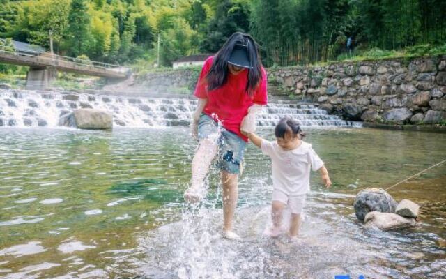 Yaojia｜Township see cloud bamboo Valley river hot spring guest house