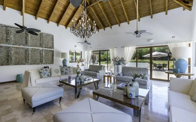 Luxurious 5-bdr villa at Casa de Campo