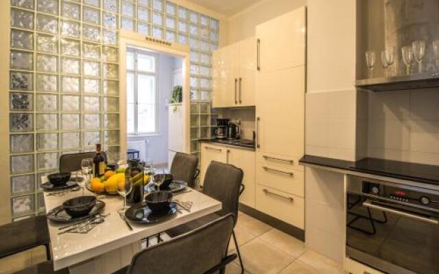 Reflection 2Bdr Apartment By Ruterra