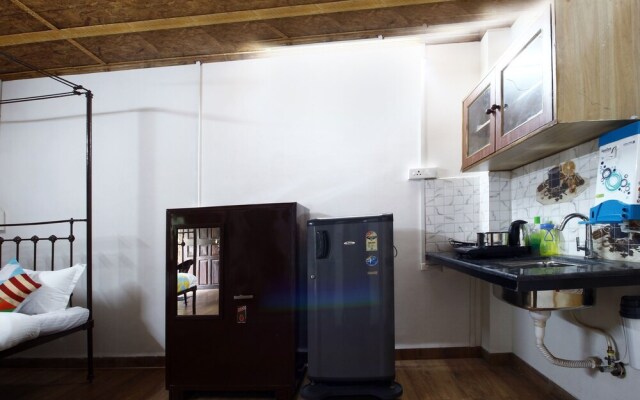 Oyo Home 23417 Elegant Studio