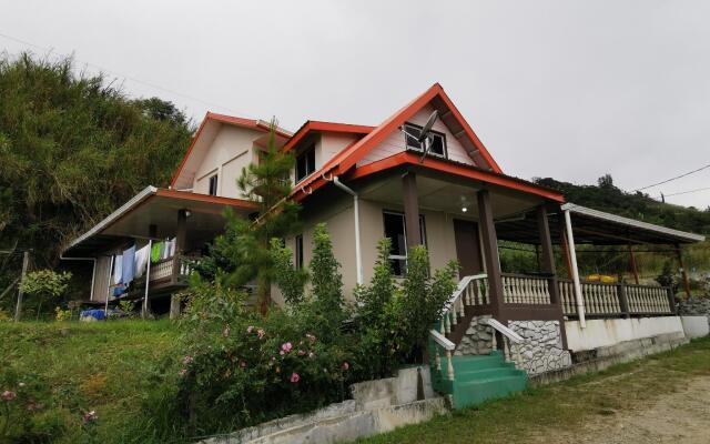 SPOT ON 89963 Sinurambi Homestay 2
