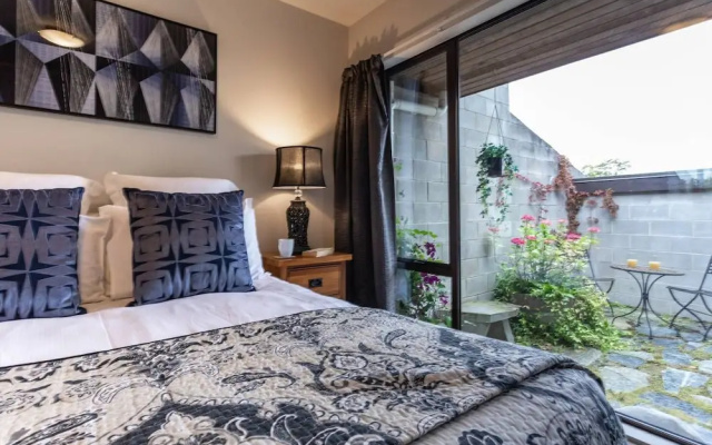 Spacious Lake View Alpine Townhouse Walk TO Town