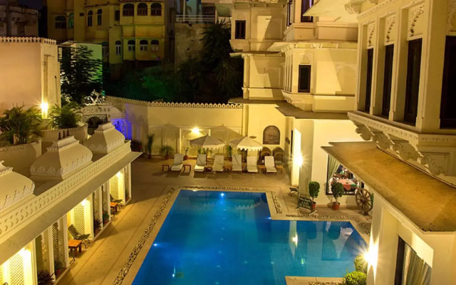 Swaroop Vilas - Lake Facing Boutique Hotel