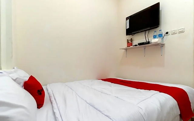 RedDoorz Plus Near RS Royal Taruma Grogol