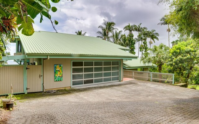 Hilo Home w/ Private Deck + Stunning Ocean Views!