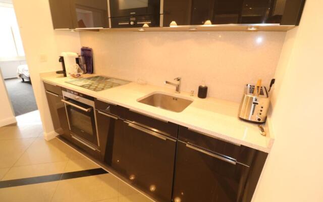 Beautiful 3 bedroom. Direct sea view. 401