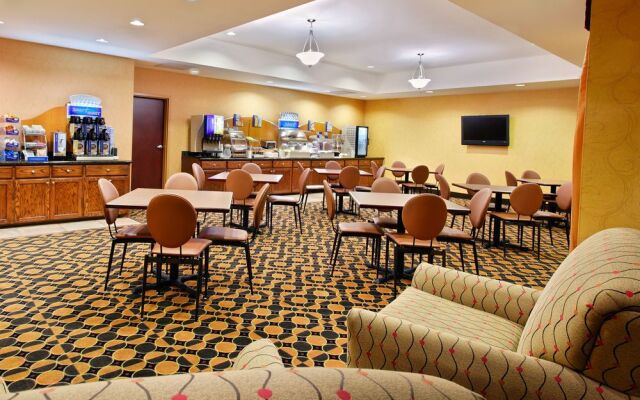Holiday Inn Express & Suites Malvern