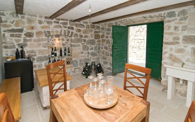 Nice Home in Omis With Wifi and 2 Bedrooms