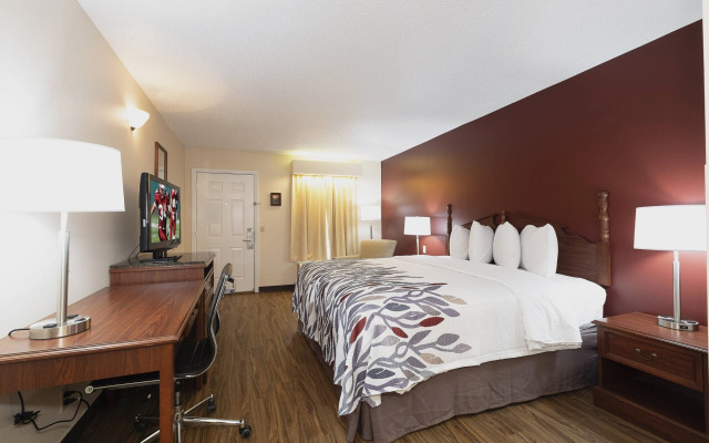 Red Roof Inn & Suites Calhoun