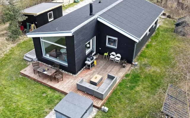 Woodland Holiday Home in Jægerspris with Hot Tub