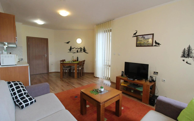 Pine Tree Apartment D34