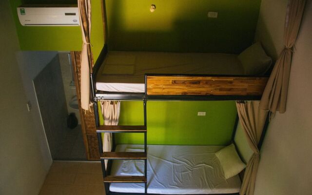 tropic hostel and restaurant