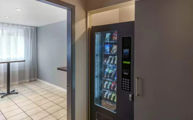 Hotel Louisbourg Montreal