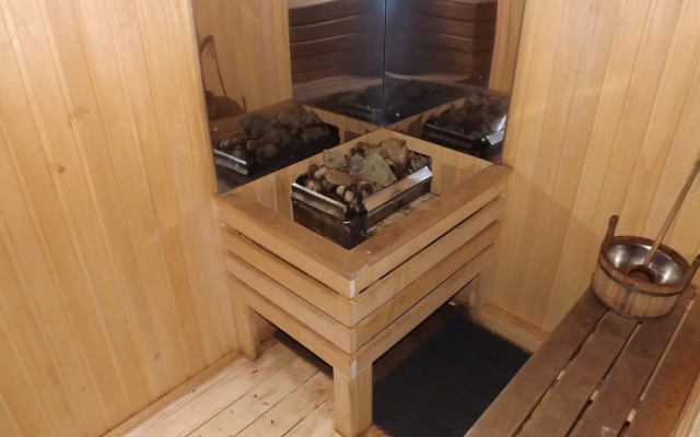 Flora Park Country Club