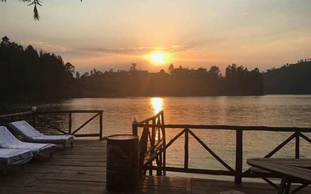 Bunyonyi Safaris Resort