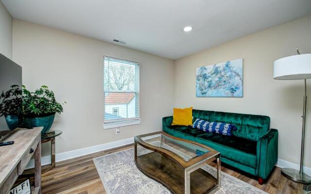 Stylish 1BR Condo 1 Mile To Downtown