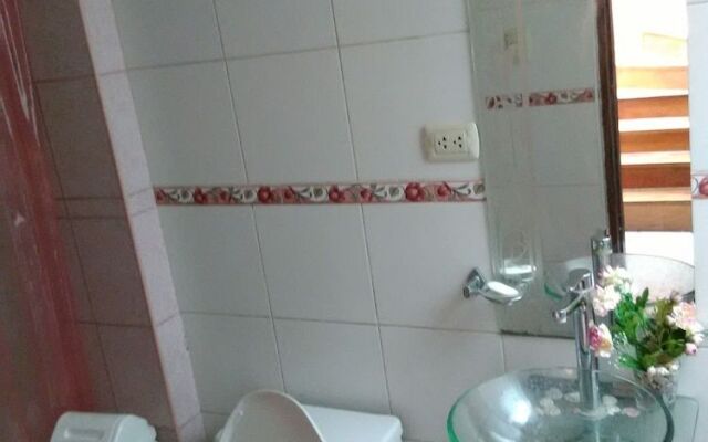 Shanell House - Hostel