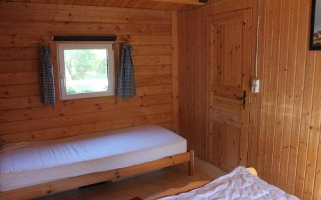 Haus Seerobbe-Blockhaus im Garten