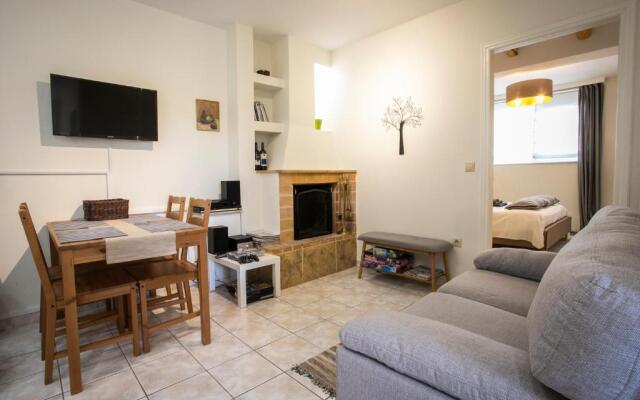 Anavyssos 1 bedrm 4 prs flat 5min walk from Beach