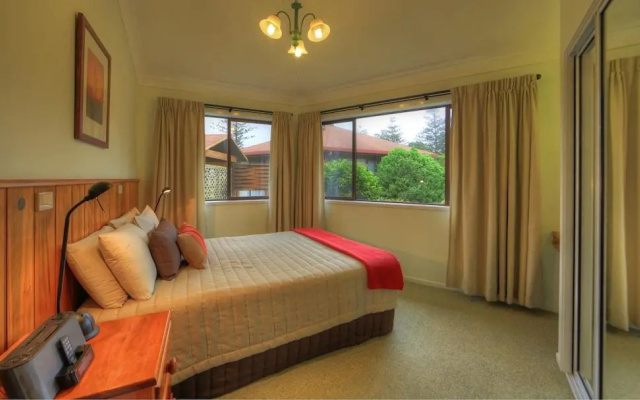 Whispering Pines – Guest Rooms – Burnt Pine