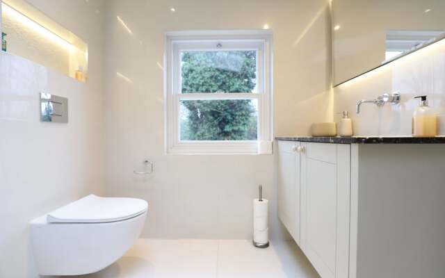 Luxury 2 Bedroom Battersea House With Garden