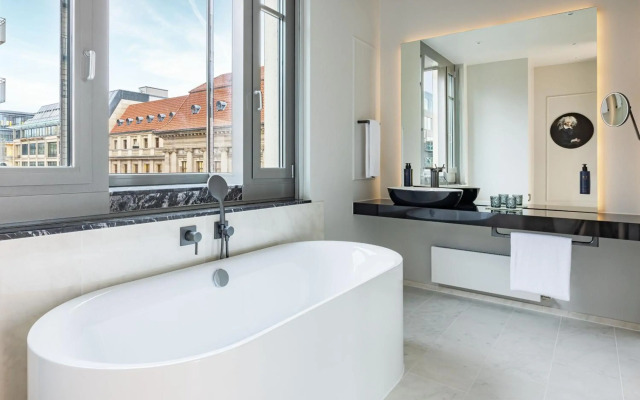 Hotel Luc, Autograph Collection