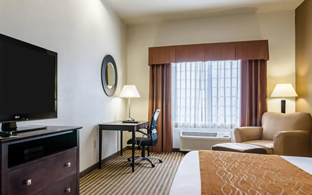 Comfort Inn & Suites Lawrence - University Area