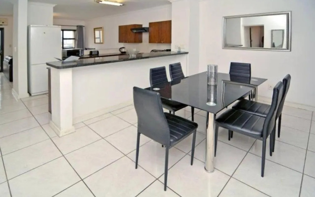 Great 2 bedroom, serviced apartment, views, pool!