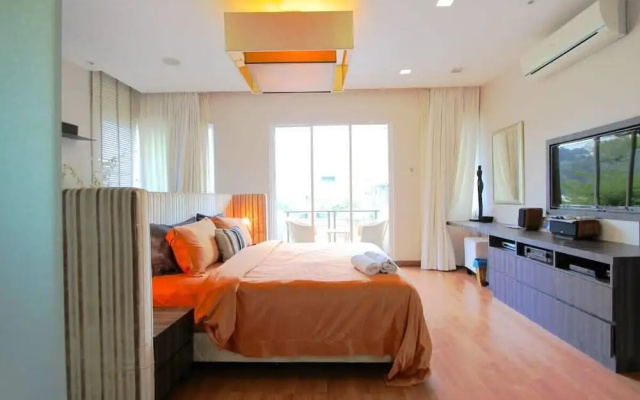Chic 4BR Oasis With Gazebo, Your Dream Getaway