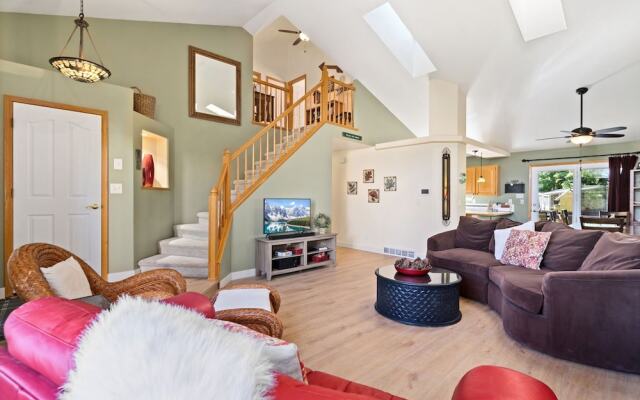 Parkside Gardens | Shady Private Yard W/ Hot Tub!