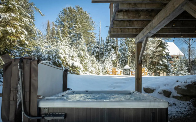 4-Bedroom Chalet Fraternite in Lac-Superieur Tremblant