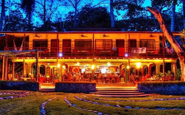 Iguana Lodge Beach Resort