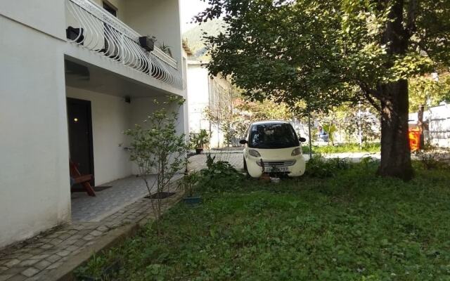 Отель Khvamli 2002